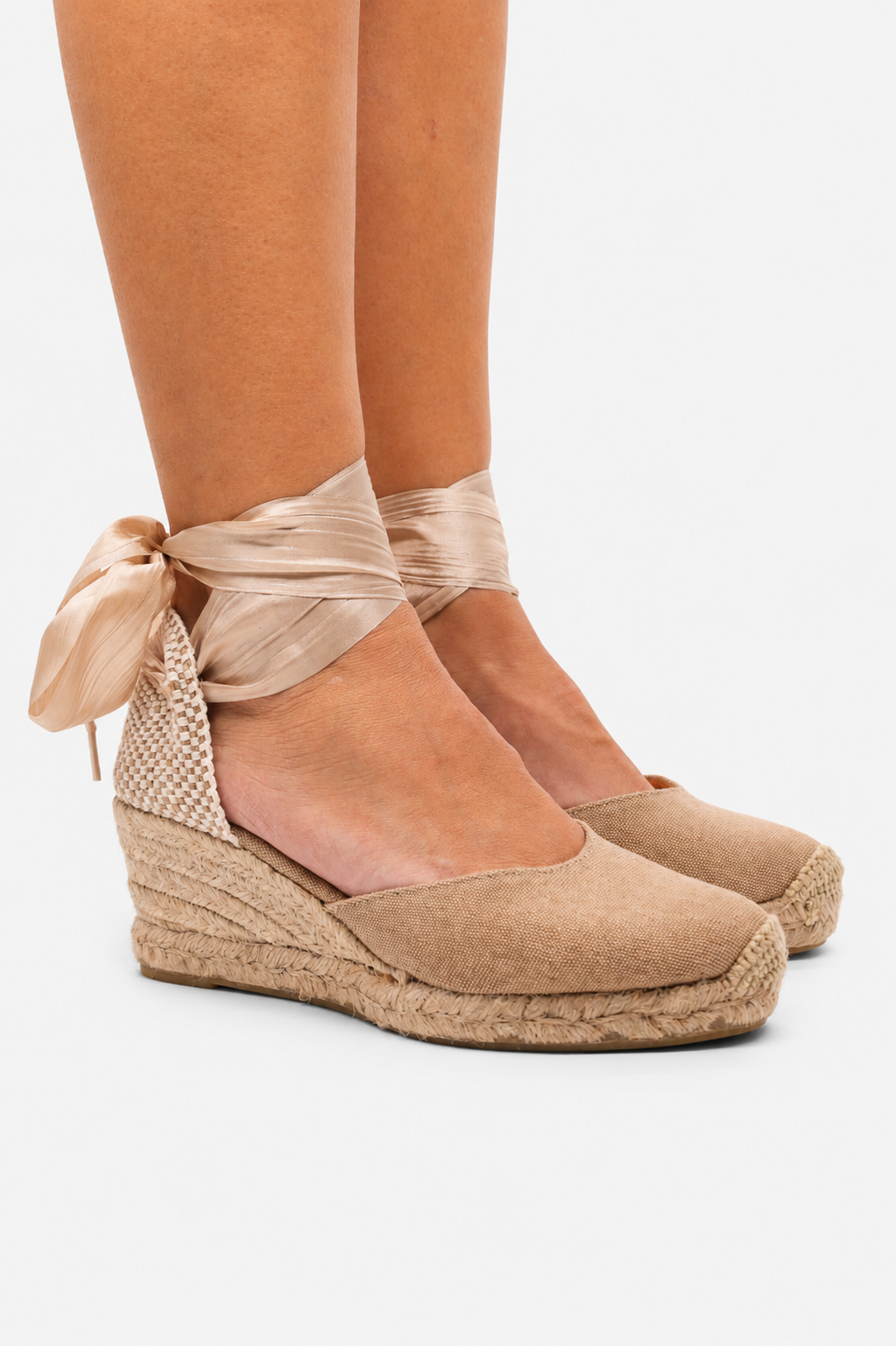 CARLA Arena alpargatas beige elegantes con cinta de satén