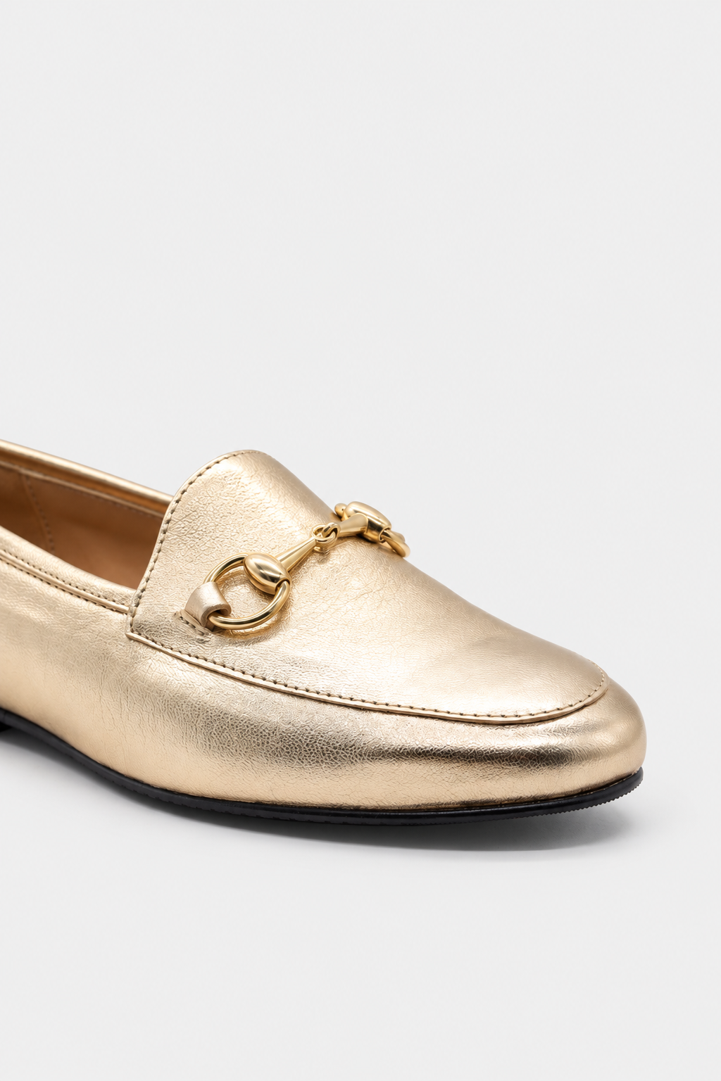 mocasín de piel laminada oro 2 cm