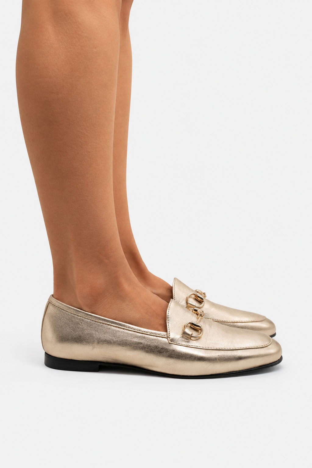 mocasín de piel laminada oro 2 cm
