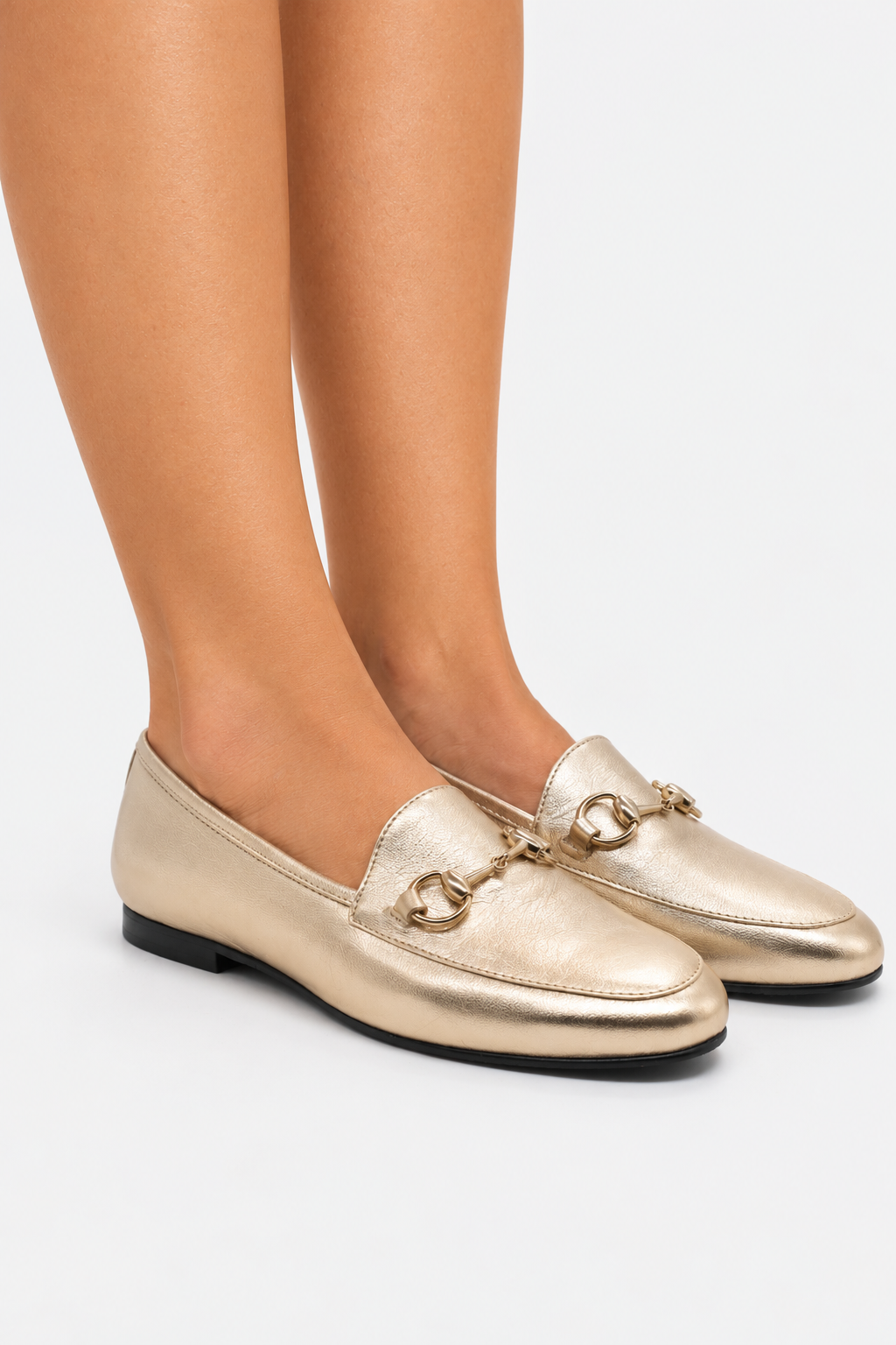 mocasín de piel laminada oro 2 cm